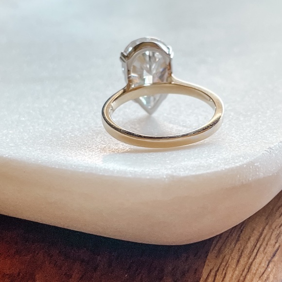 14k Gold, 6ct Elongated Pear Ring - Picture 6 of 8